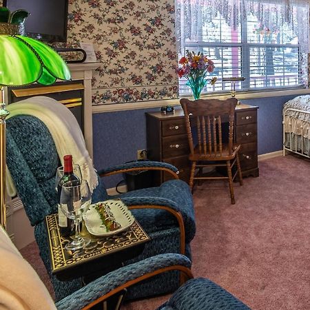 Apples Bed And Breakfast Inn Big Bear Lake Ngoại thất bức ảnh