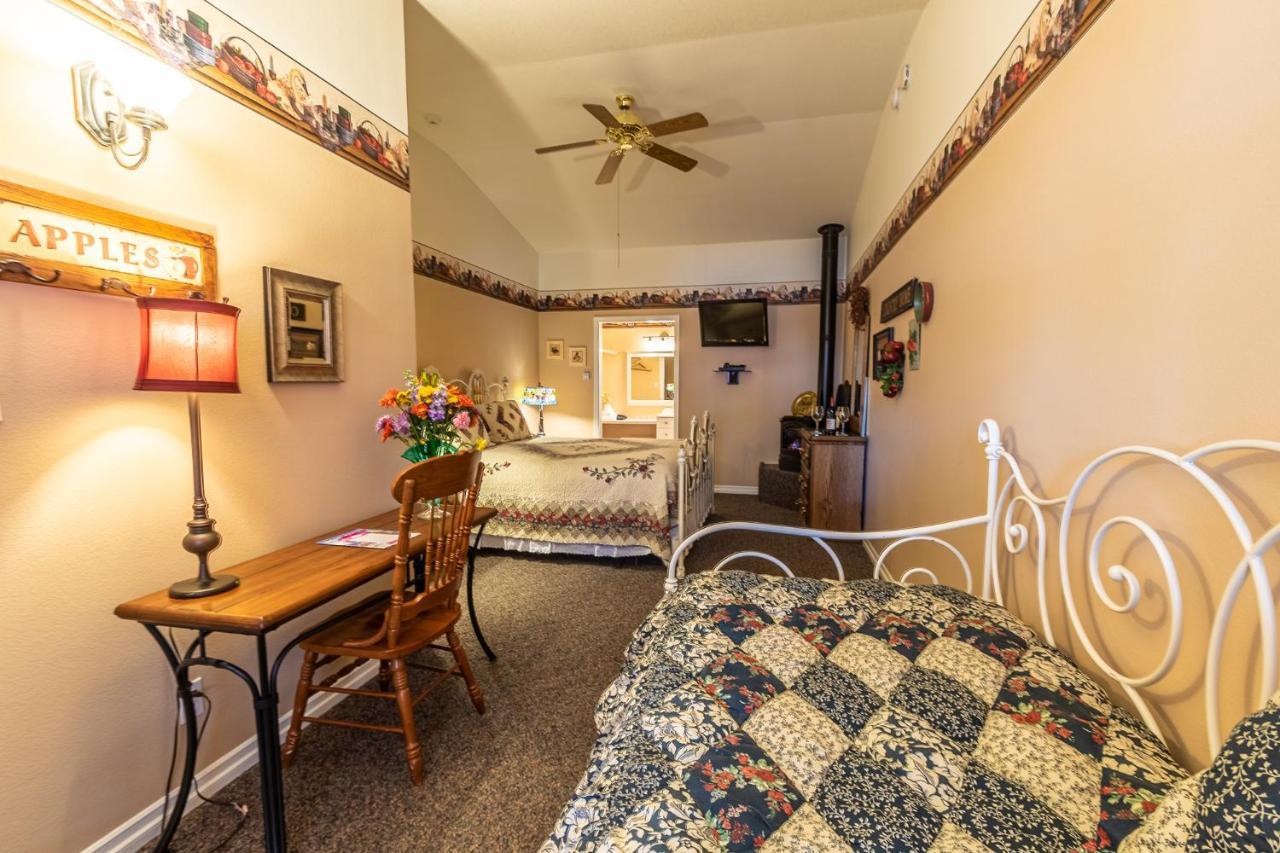 Apples Bed And Breakfast Inn Big Bear Lake Ngoại thất bức ảnh