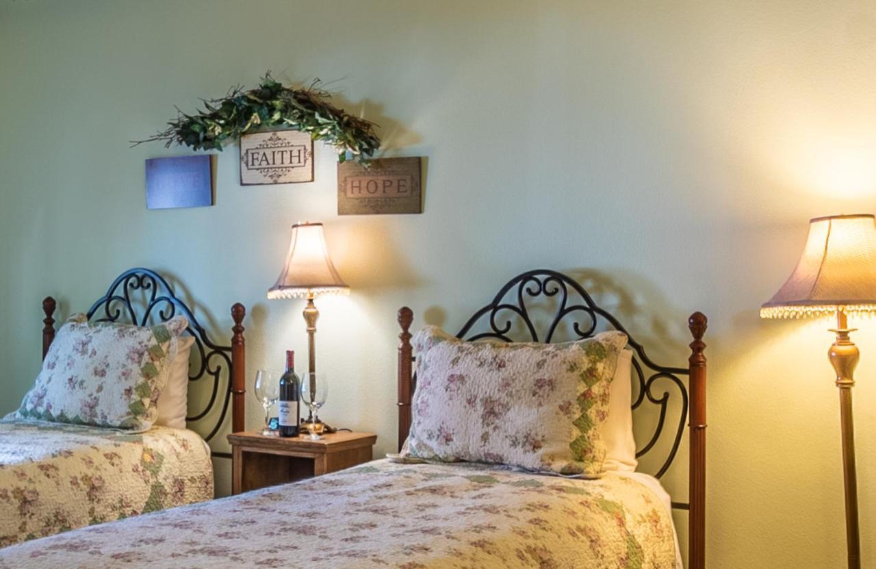 Apples Bed And Breakfast Inn Big Bear Lake Ngoại thất bức ảnh