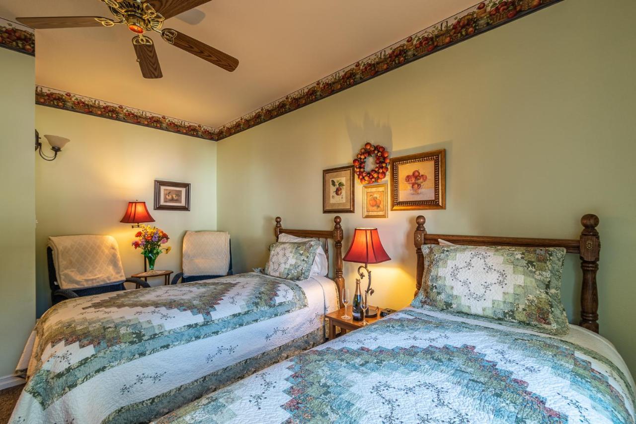 Apples Bed And Breakfast Inn Big Bear Lake Ngoại thất bức ảnh